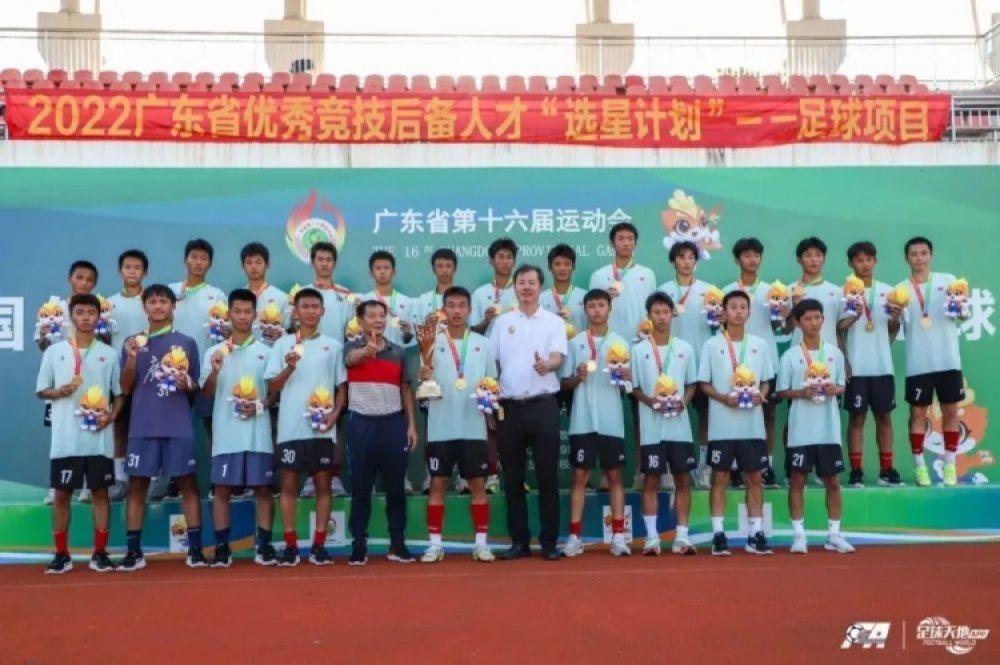他也实在是搞不明白，叶辰到底是有意调侃自己，还是真有意在讨好自己的女儿。